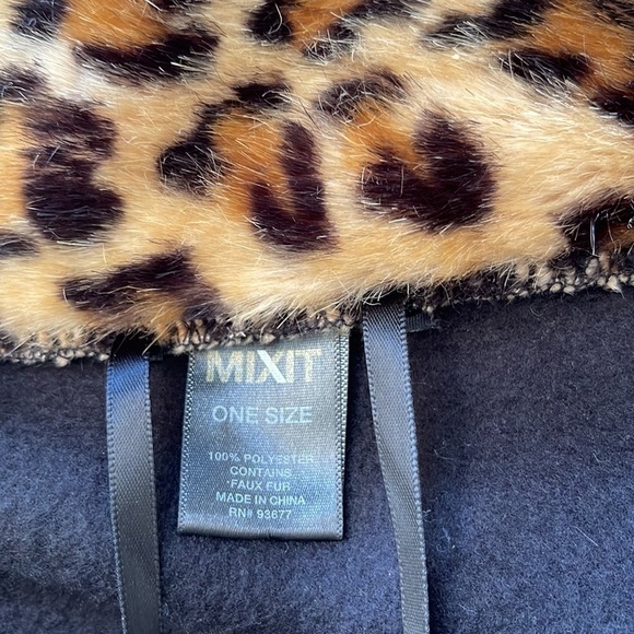 MIXIT Fleece Wrap Cape W/Faux Fur Trim. One Size. P10/A1650 - Picture 6 of 7